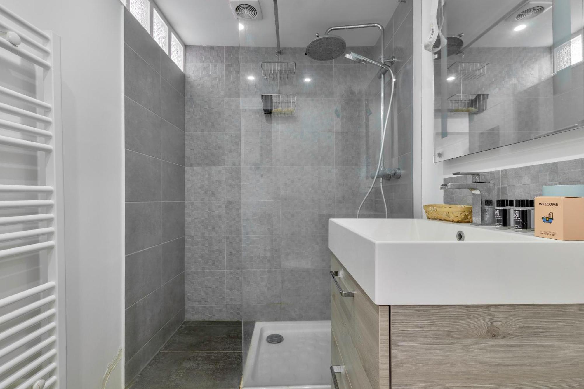 Faubourg St Martin - Canal Saint Martin Chaleureux Appartement